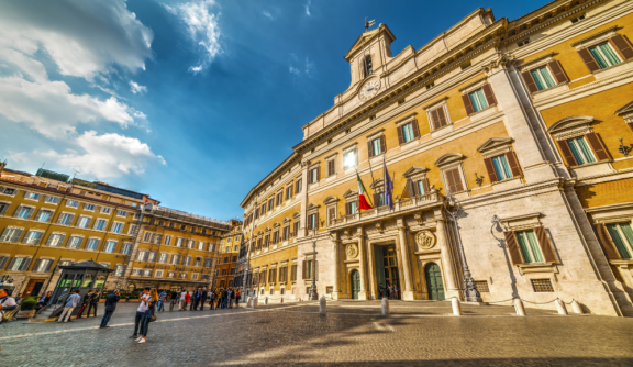 Emigrate to Italy: Politics