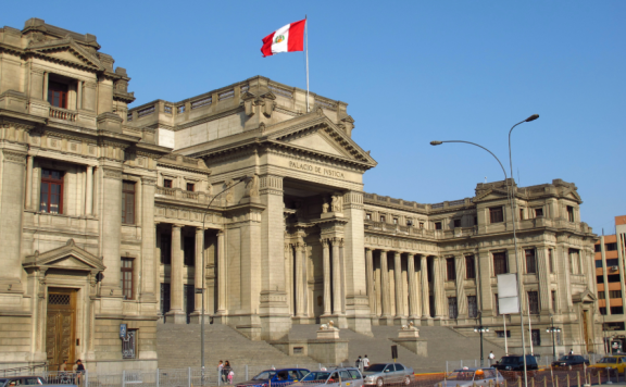Emigrate to Peru: Politics